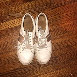 White Kaanas Sneakers